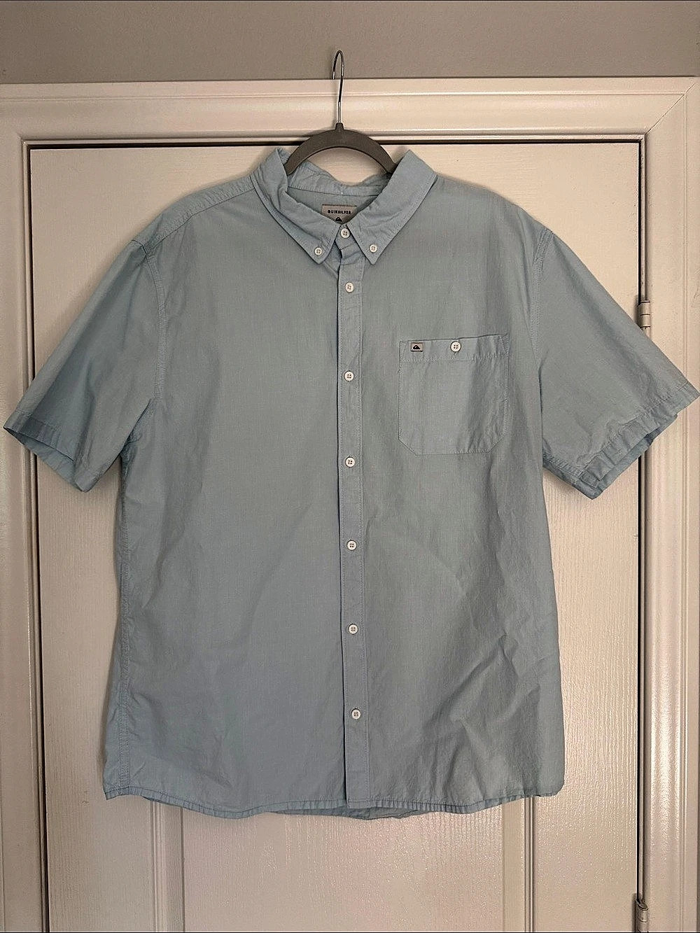 Men’s Quiksilver Short Sleeve Button Down Shirt in Blue Size XL Like New